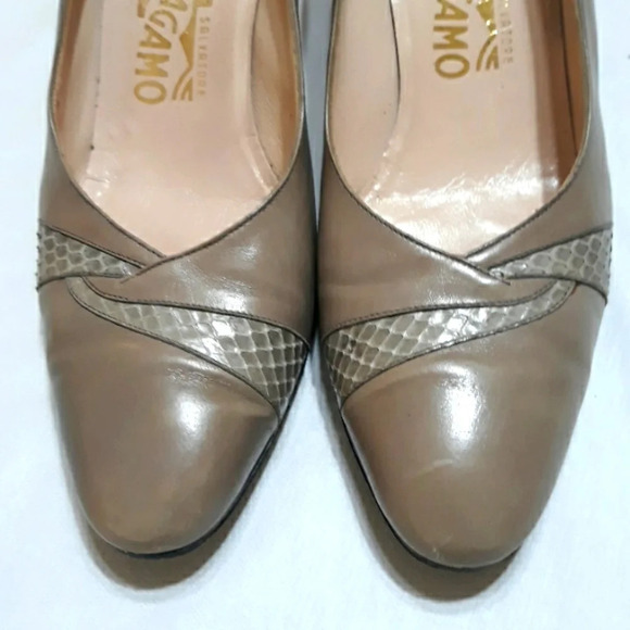 Vintage Ferragamo Pumps Patent Leather Heels - Picture 8 of 12